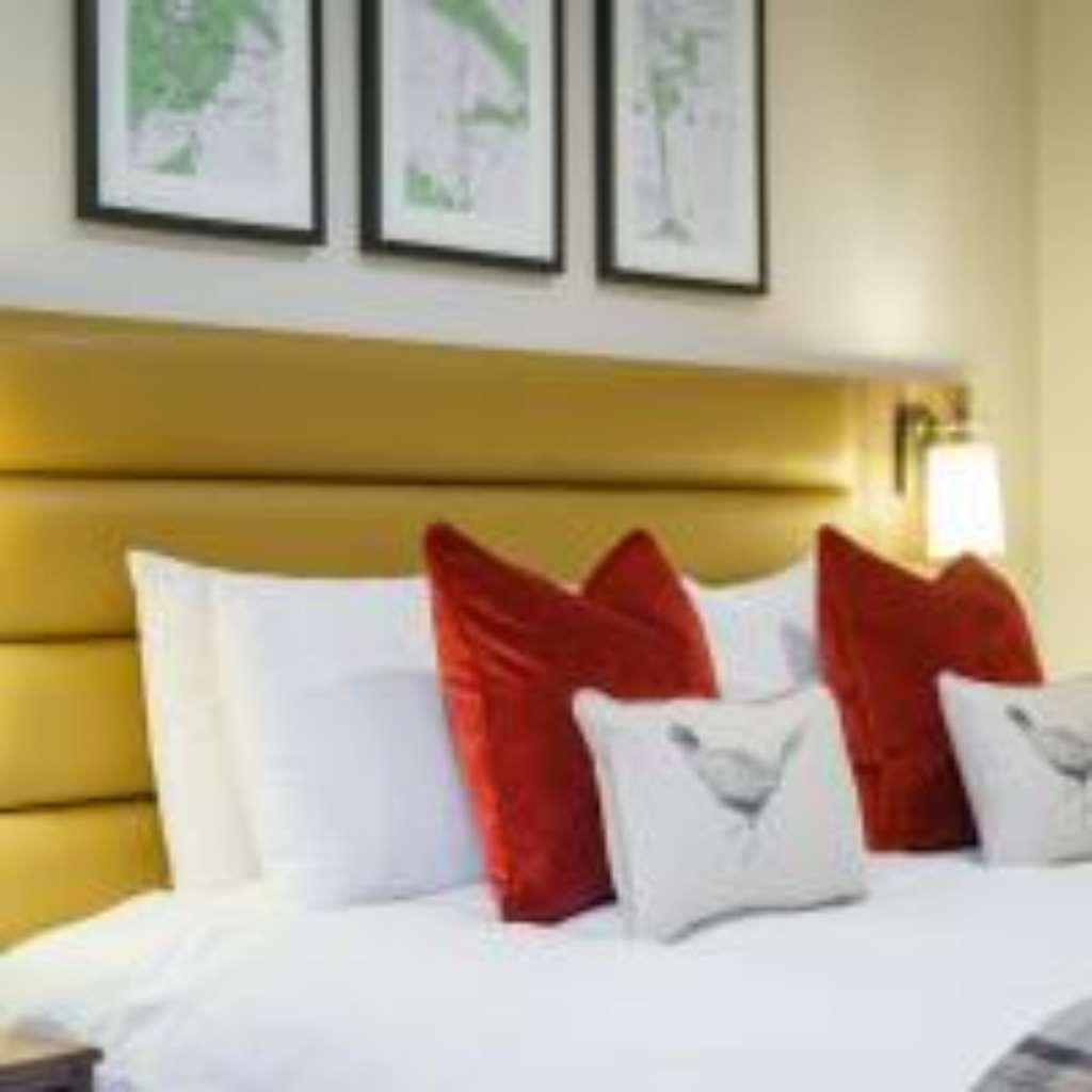 Hotel De Vere Cranage Estate 4*